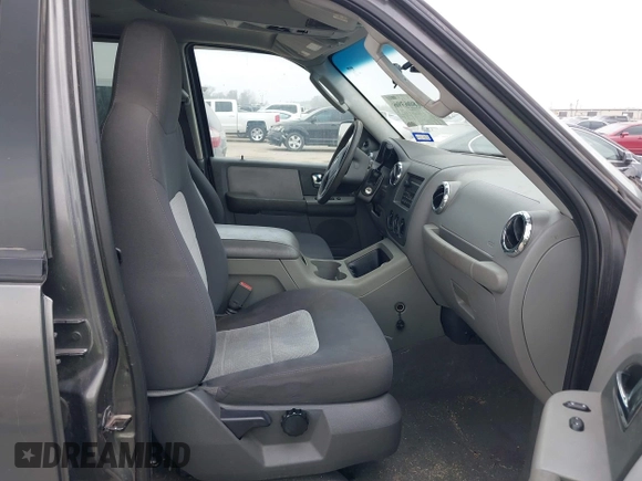 2005 Ford Expedition Special Service with VIN 1FMPU15545LA26180, listed as a IAAI auction lot 41806396 with 209,288 mi miles. Bid and sale history available at carsss.com. Image 5.