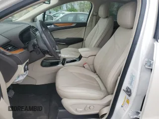 2019 Lincoln MKC Select z VIN 5LMCJ2D99KUL39648, wystawiony jako Copart lot #53755895 z przebiegiem 57 623 mil mil oraz Szkoda całkowita • Salvage title. Historia ofert i sprzedaży dostępna na DreamBid. Obrazek 7.