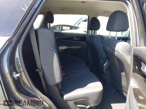 2019 Kia Sorento L z VIN 5XYPG4A38KG536055, wystawiony jako IAAI lot #42337435 z przebiegiem 48 184 mil mil oraz . Historia ofert i sprzedaży dostępna na DreamBid. Obrazek 8.
