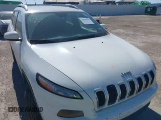 2016 Jeep Cherokee Latitude z VIN 1C4PJLCS0GW138381, wystawiony jako IAAI lot #41844589 z przebiegiem 100 991 mil mil oraz . Historia ofert i sprzedaży dostępna na DreamBid. Obrazek 6.