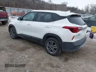 2023 Kia Seltos LX z VIN KNDEPCAA0P7449402, wystawiony jako IAAI lot #41413776 z przebiegiem 32 106 mil mil oraz . Historia ofert i sprzedaży dostępna na DreamBid. Obrazek 3.