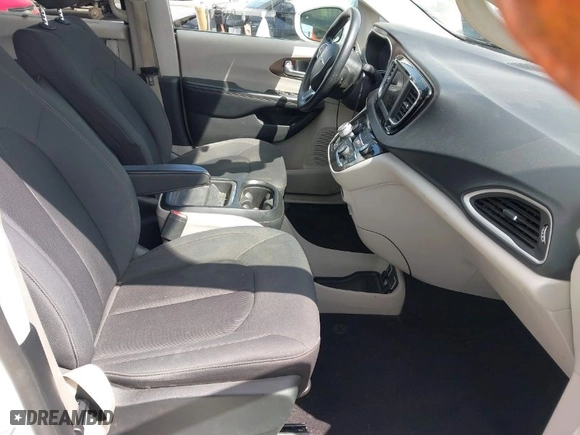 2019 Chrysler Pacifica Touring Plus with VIN 2C4RC1FG0KR629050, listed as a IAAI auction lot 41949260 with 143,879 mi miles. Bid and sale history available at carsss.com. Image 5.
