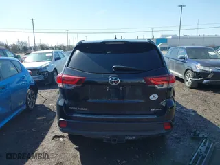 2019 Toyota Highlander SE with VIN 5TDJZRFHXKS606028, listed as a IAAI auction lot 41747582 with 38,689 mi miles. Bid and sale history available at carsss.com. Image 16.