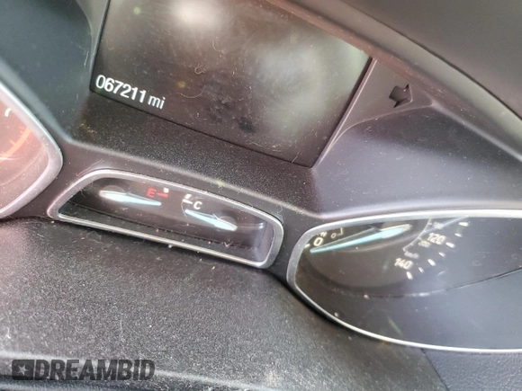 2017 Ford Escape SE z VIN 1FMCU0GD3HUF08778, wystawiony jako Copart lot #58224765 z przebiegiem 67 211 mil mil oraz Szkoda całkowita • Salvage title. Historia ofert i sprzedaży dostępna na DreamBid. Obrazek 9.