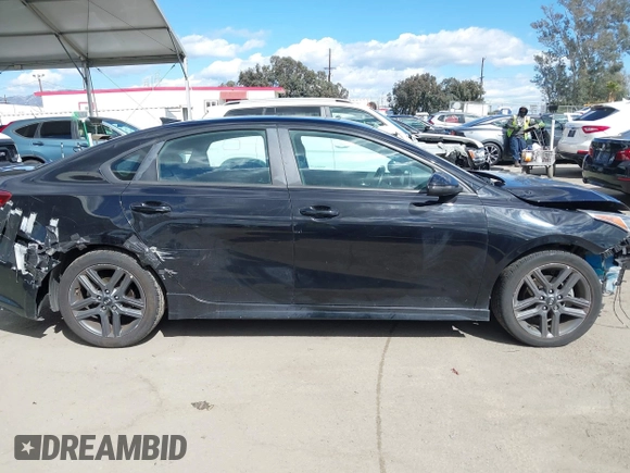 2021 Kia Forte GT-Line with VIN 3KPF34AD2ME272864, listed as a IAAI auction lot 41917512 with 62,610 mi miles. Bid and sale history available at carsss.com. Image 14.