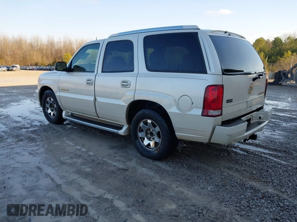 2004 Cadillac Escalade z VIN 1GYEC63T64R231552, wystawiony jako IAAI lot #41428401 z przebiegiem 275 724 mil mil oraz . Historia ofert i sprzedaży dostępna na DreamBid. Obrazek 3.