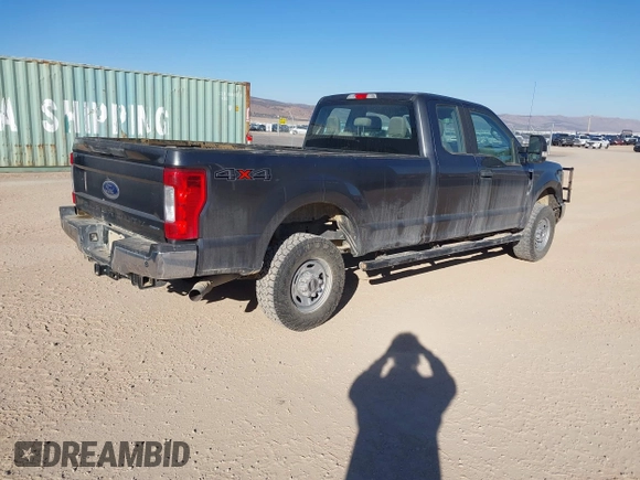 2019 Ford F-250 XL z VIN 1FT7X2B66KEE87332, wystawiony jako IAAI lot #41423827 z przebiegiem 206 947 mil mil oraz . Historia ofert i sprzedaży dostępna na DreamBid. Obrazek 4.