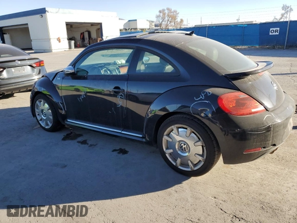 2013 Volkswagen Beetle 2.5L w/Sun с VIN 3VWJP7AT1DM680038, выставлен на аукционе Copart как лот 87159584 с пробегом 131 261 миль миль и Списание • Salvage title. История ставок и продаж доступна на DreamBid. Изображение 2.