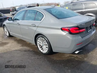 2021 BMW 5 Series 530i xDrive with VIN WBA13BJ01MWW91111, listed as a IAAI auction lot 41808154 with 39,705 mi miles and . Bid and sale history available at carsss.com. Image 3.