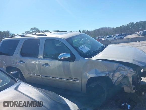 2014 Chevrolet Tahoe LTZ z VIN 1GNSCCE00ER228911, wystawiony jako IAAI lot #41732239 z przebiegiem 216 743 mil mil oraz . Historia ofert i sprzedaży dostępna na DreamBid. Obrazek 14.