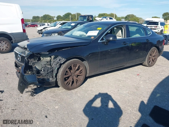 2018 Volvo S90 Momentum with VIN LVY102AK8JP050436, listed as a IAAI auction lot 41447980 with 76,488 mi miles. Bid and sale history available at carsss.com. Image 18.
