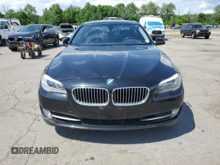2013 BMW 5 Series 528i xDrive z VIN WBAXH5C54DDW15724, wystawiony jako Copart lot #64254645 z przebiegiem 91 958 mil mil oraz Czysty tytuł • Clean title. Historia ofert i sprzedaży dostępna na DreamBid. Obrazek 5.