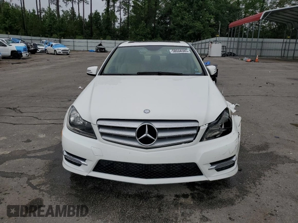 2013 Mercedes-Benz C 250 Sport z VIN WDDGF4HB3DG093576, wystawiony jako Copart lot #58558385 z przebiegiem 68 004 mil mil oraz Szkoda całkowita • Salvage title. Historia ofert i sprzedaży dostępna na DreamBid. Obrazek 5.