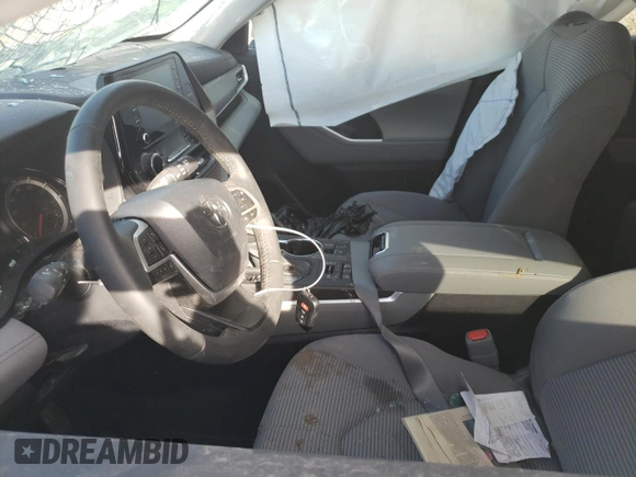 2022 Toyota Highlander LE z VIN 5TDBZRBH4NS246673, wystawiony jako Copart lot #40898463 z przebiegiem 2 366 mil mil oraz . Historia ofert i sprzedaży dostępna na DreamBid. Obrazek 7.