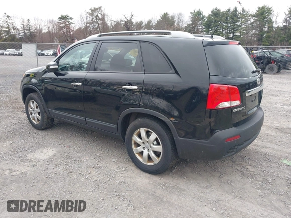 2013 Kia Sorento LX z VIN 5XYKT3A61DG414943, wystawiony jako IAAI lot #42093804 z przebiegiem 109 039 mil mil oraz . Historia ofert i sprzedaży dostępna na DreamBid. Obrazek 3.