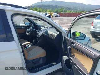 2022 Volkswagen Tiguan SE R-Line Black with VIN 3VV8B7AX0NM007523, listed as a IAAI auction lot 42457688 with 39,084 mi miles and . Bid and sale history available at DreamBid. Image 5.
