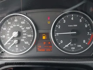 2008 BMW 3 Series 328i с VIN WBAWR33558P150694, выставлен на аукционе IAAI как лот 42838031 с пробегом 106 589 миль миль и . История ставок и продаж доступна на DreamBid. Изображение 7.