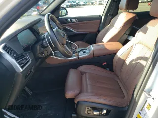 2021 BMW X5 M50i with VIN 5UXJU4C04M9G27685, listed as a Copart auction lot 84848344 with 32,349 mi miles and Salvage Title. Bid and sale history available at carsss.com. Image 7.
