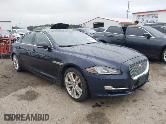 2017 Jaguar XJ Portfolio z VIN SAJWJ2GD0H8W12466, wystawiony jako IAAI lot #40488243 z przebiegiem 41 687 mil mil oraz . Historia ofert i sprzedaży dostępna na DreamBid. Obrazek 1.