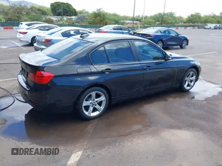 2013 BMW 3 Series 328i xDrive z VIN WBA3B3C52DF536321, wystawiony jako IAAI lot #42004170 z przebiegiem 70 985 mil mil oraz . Historia ofert i sprzedaży dostępna na DreamBid. Obrazek 4.