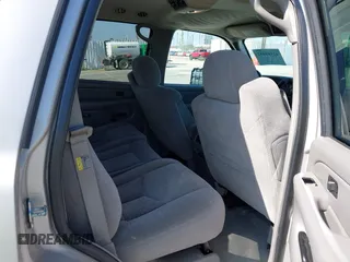 2004 Chevrolet Tahoe LS with VIN 1GNEC13T44R208111, listed as a IAAI auction lot 42189452 with 207,736 mi miles and . Bid and sale history available at DreamBid. Image 8.