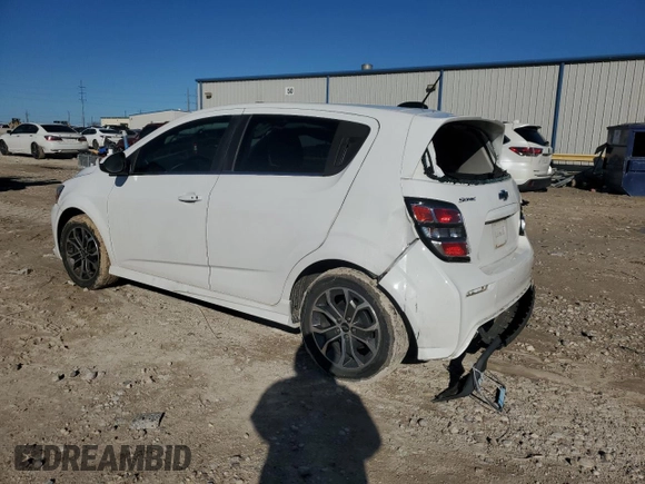 2018 Chevrolet Sonic LT z VIN 1G1JD6SH0J4131575, wystawiony jako Copart lot #86982344 z przebiegiem 81 862 mil mil oraz Szkoda całkowita • Salvage title. Historia ofert i sprzedaży dostępna na DreamBid. Obrazek 2.
