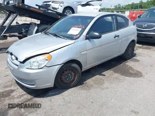 2008 Hyundai Accent GS z VIN KMHCM36C98U066163, wystawiony jako IAAI lot #42410152 z przebiegiem 196 656 mil mil oraz . Historia ofert i sprzedaży dostępna na DreamBid. Obrazek 2.