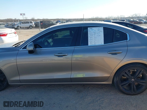 2019 Volvo S60 Inscription with VIN 7JRA22TL9KG001806, listed as a IAAI auction lot 41391582 with 97,189 mi miles. Bid and sale history available at carsss.com. Image 14.