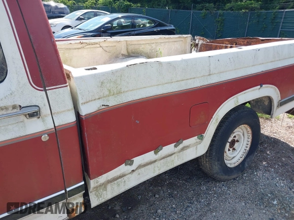 1986 Ford F-150 с VIN 1FTDF15N9GNA61421, выставлен на аукционе IAAI как лот 42527647 с пробегом 49 470 миль миль и . История ставок и продаж доступна на DreamBid. Изображение 13.