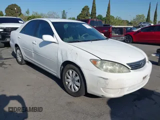 2005 Toyota Camry STD z VIN 4T1BE32K65U009291, wystawiony jako IAAI lot #41973302 z przebiegiem 180 083 mil mil oraz . Historia ofert i sprzedaży dostępna na DreamBid. Obrazek 1.