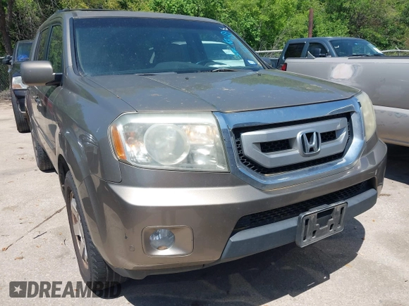 2011 Honda Pilot Touring with VIN 5FNYF4H94BB021952, listed as a IAAI auction lot 41985940 with 170,043 mi miles. Bid and sale history available at carsss.com. Image 11.