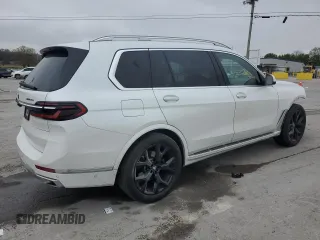 2024 BMW X7 xDrive40i z VIN 5UX23EM06R9S67707, wystawiony jako Copart lot #50916935 z przebiegiem 27 958 mil mil oraz Szkody całkowita. Historia ofert i sprzedaży dostępna na DreamBid. Obrazek 3.