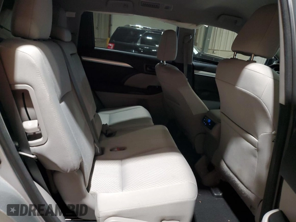 2018 Toyota Highlander LE z VIN 5TDBZRFH5JS889246, wystawiony jako Copart lot #57816195 z przebiegiem 50 747 mil mil oraz Szkoda całkowita • Salvage title. Historia ofert i sprzedaży dostępna na DreamBid. Obrazek 11.
