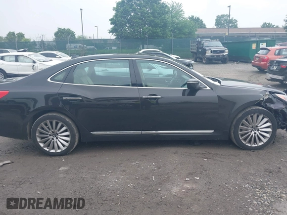 2015 Hyundai Equus Signature with VIN KMHGH4JH9FU098686, listed as a IAAI auction lot 42275775 with 102,765 mi miles and . Bid and sale history available at DreamBid. Image 13.