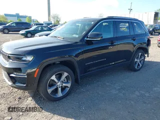 2024 Jeep Grand Cherokee с VIN 1C4RJYB61RC713750, выставлен на аукционе IAAI как лот 42149409 с пробегом 9 931 миль миль и . История ставок и продаж доступна на DreamBid. Изображение 23.