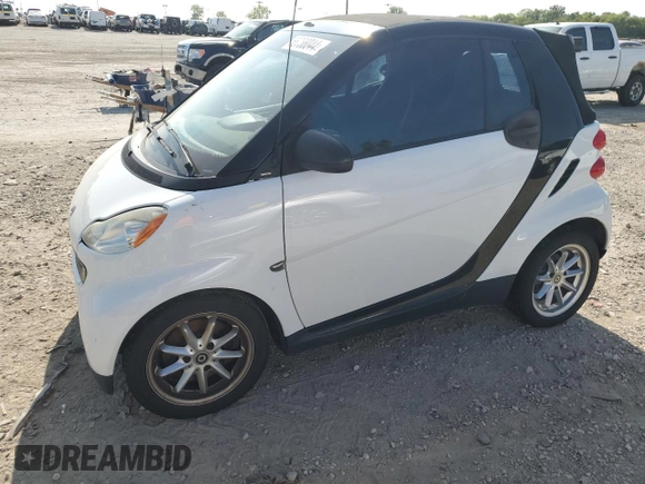2009 Smart fortwo Passion z VIN WMEEK31X29K274073, wystawiony jako Copart lot #66758044 z przebiegiem 128 564 mil mil oraz Szkoda całkowita • Salvage title. Historia ofert i sprzedaży dostępna na DreamBid. Obrazek 1.