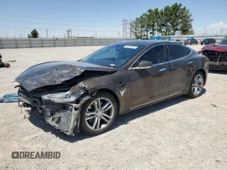 2014 Tesla Model S 60 z VIN 5YJSA1H14EFP31970, wystawiony jako Copart lot #56218515 z przebiegiem 68 981 mil mil oraz Szkoda całkowita • Salvage title. Historia ofert i sprzedaży dostępna na DreamBid. Obrazek 1.