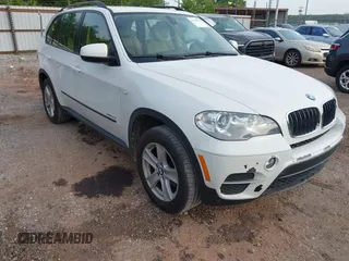 2012 BMW X5 35i с VIN 5UXZV4C55CL763463, выставлен на аукционе IAAI как лот 42747976 с пробегом 174 102 миль миль и . История ставок и продаж доступна на DreamBid. Изображение 1.
