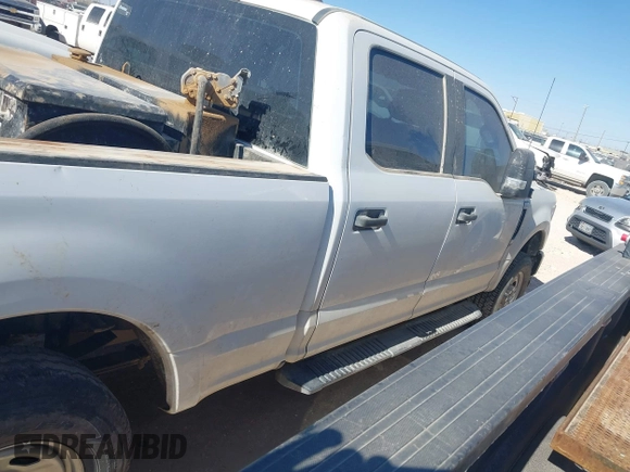 2022 Ford F-250 XL z VIN 1FT7W2B65NED00802, wystawiony jako IAAI lot #41676780 z przebiegiem 164 529 mil mil oraz . Historia ofert i sprzedaży dostępna na DreamBid. Obrazek 13.