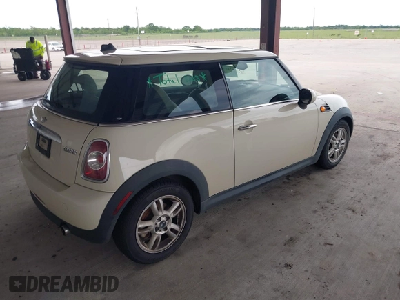 2011 MINI Hardtop with VIN WMWSU3C52BT091664, listed as a IAAI auction lot 42427367 with 110,488 mi miles and . Bid and sale history available at DreamBid. Image 4.