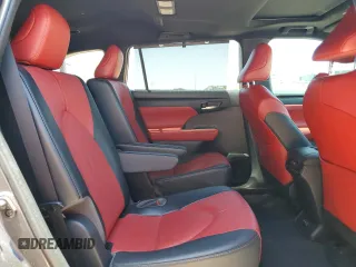 2022 Toyota Highlander XSE with VIN 5TDJZRBH2NS170804, listed as a Copart auction lot 61864415 with 39,705 mi miles and Salvage title. Bid and sale history available at DreamBid. Image 11.