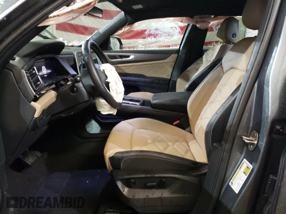 2024 Volkswagen Atlas SE with VIN 1V2LE2CA2RC202122, listed as a Copart auction lot 82377044 with 21,184 mi miles and Salvage title. Bid and sale history available at DreamBid. Image 7.