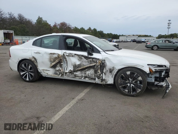 2022 Volvo S60 Momentum with VIN 7JRL12FZXNG161323, listed as a Copart auction lot 72046244 with 20,453 mi miles and Salvage Title. Bid and sale history available at carsss.com. Image 4.