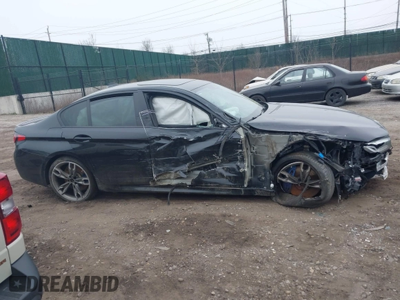 2022 BMW 5 Series M550i xDrive z VIN WBA13BK01NCH76521, wystawiony jako IAAI lot #41904437 z przebiegiem Nie podano mil oraz . Historia ofert i sprzedaży dostępna na DreamBid. Obrazek 14.