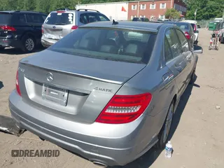 2013 Mercedes-Benz C 300 Sport с VIN WDDGF8AB0DA822279, выставлен на аукционе IAAI как лот 42551907 с пробегом 115 854 миль миль и . История ставок и продаж доступна на DreamBid. Изображение 4.