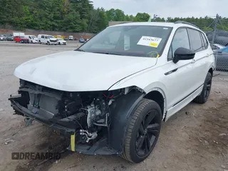 2024 Volkswagen Tiguan SE R-Line Black z VIN 3VV8B7AXXRM105318, wystawiony jako IAAI lot #42343677 z przebiegiem 20 569 mil mil oraz . Historia ofert i sprzedaży dostępna na DreamBid. Obrazek 18.