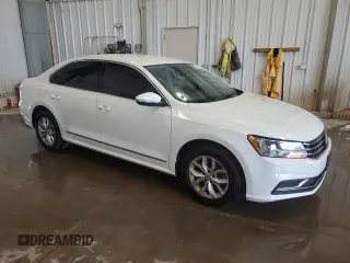 2017 Volkswagen Passat S z VIN 1VWAT7A34HC017341, wystawiony jako Copart lot #55556425 z przebiegiem 63 919 mil mil oraz Nie do naprawy • Non repairable. Historia ofert i sprzedaży dostępna na DreamBid. Obrazek 4.