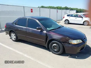 1998 Honda Accord EX z VIN 1HGCG1658WA042017, wystawiony jako IAAI lot #42263347 z przebiegiem 109 364 mil mil oraz . Historia ofert i sprzedaży dostępna na DreamBid. Obrazek 1.