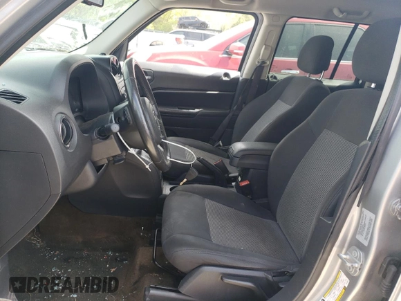 2017 Jeep Patriot High Altitude z VIN 1C4NJPFA4HD160978, wystawiony jako Copart lot #53547045 z przebiegiem 127 297 mil mil oraz Szkoda całkowita • Salvage title. Historia ofert i sprzedaży dostępna na DreamBid. Obrazek 7.