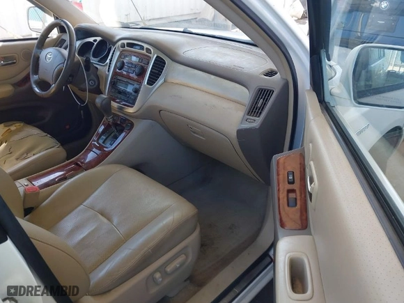 2006 Toyota Highlander w/3rd Row with VIN JTEDP21A360101571, listed as a IAAI auction lot 42019659 with 321,728 mi miles. Bid and sale history available at carsss.com. Image 5.